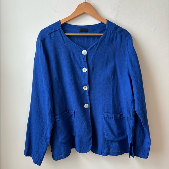 🇮🇹 Blue Linen Button-Up Top - Picture 4 of 12